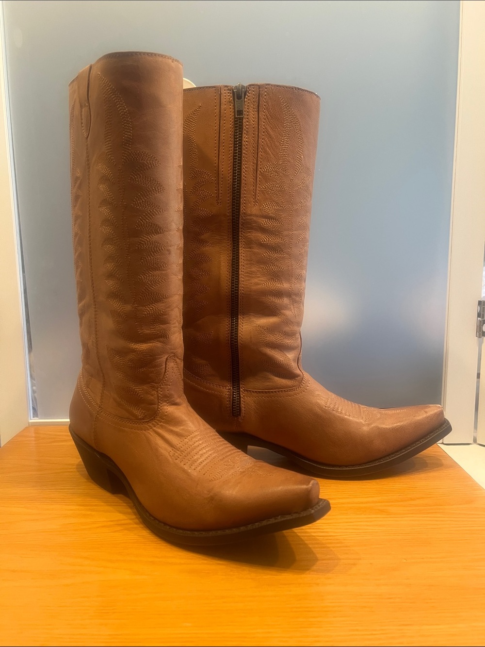 Laredo women’s western boots zip side leather upper size 9